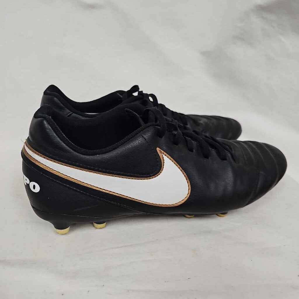 Nike Tiempo Soccer Cleats, Size 9