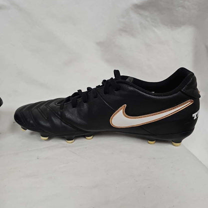 Nike Tiempo Soccer Cleats, Size 9