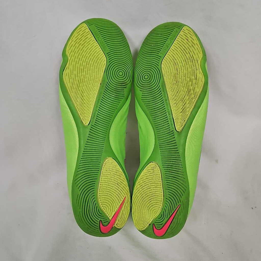 Nike Mercurial Indoor Soccer Shoes, Men's size 9
