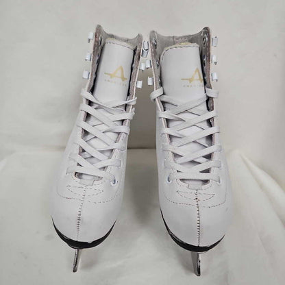 American Traditional Youth Figure Skates, Y10
