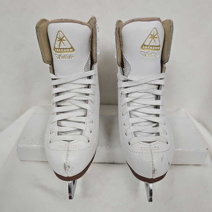 Jackson Artiste Youth Figure Skates with Mark IV blades, Size Y13