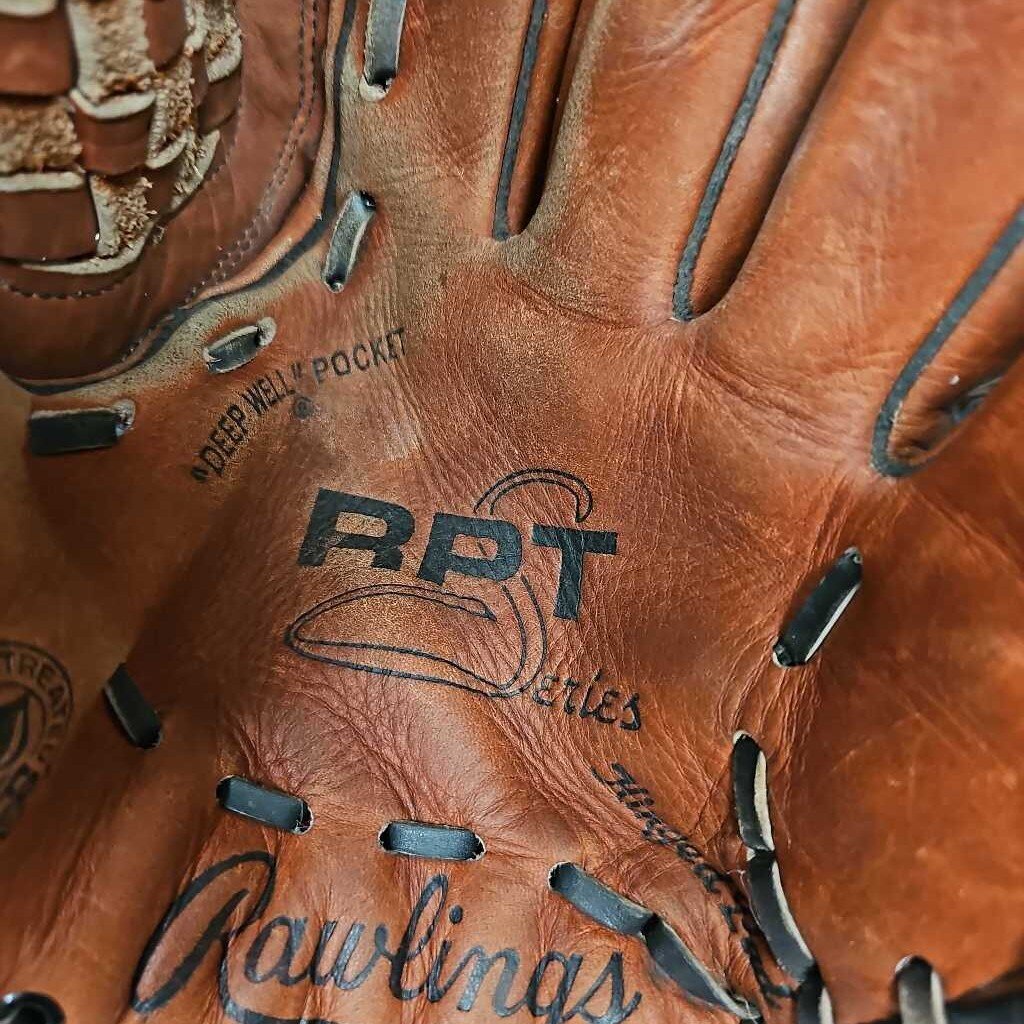 Rawlings RPT4 Softball Glove