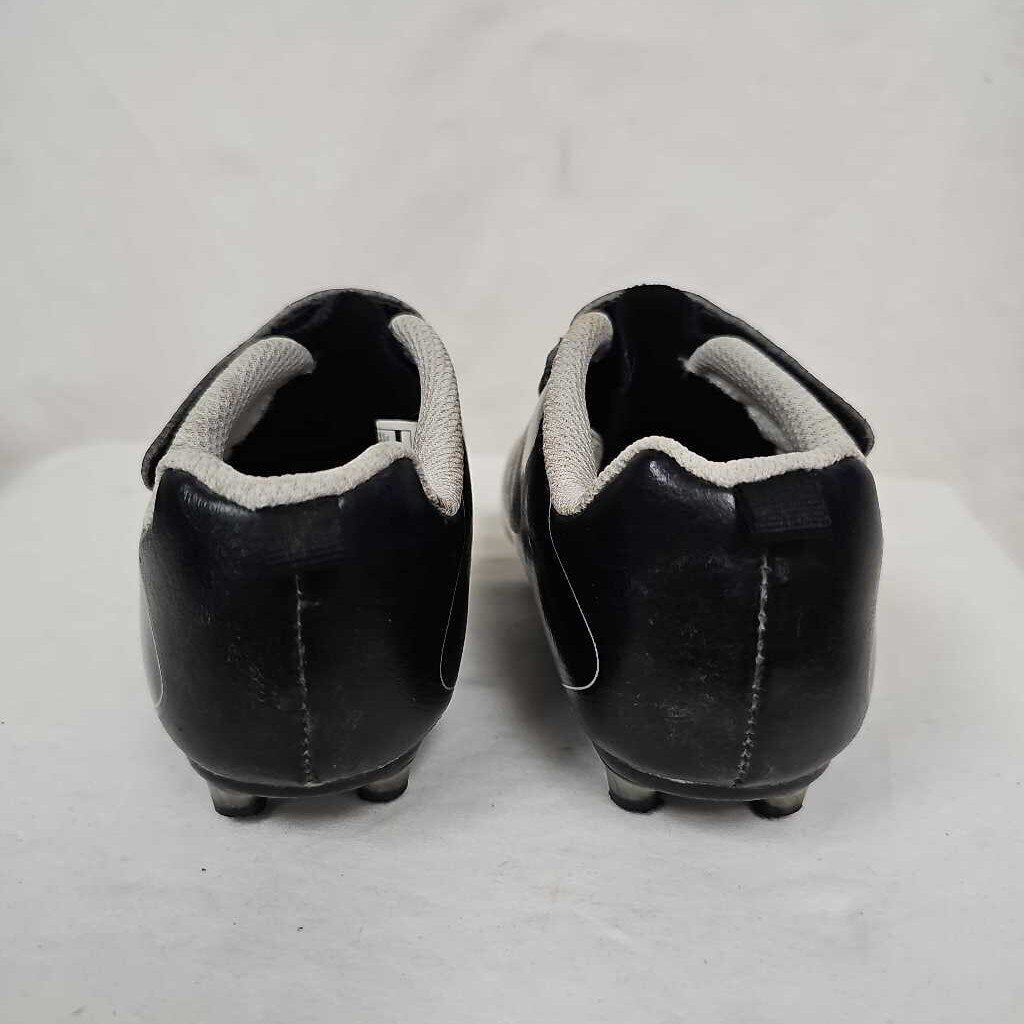 Carter's Velcro Youth Soccer Cleats, Size Y9
