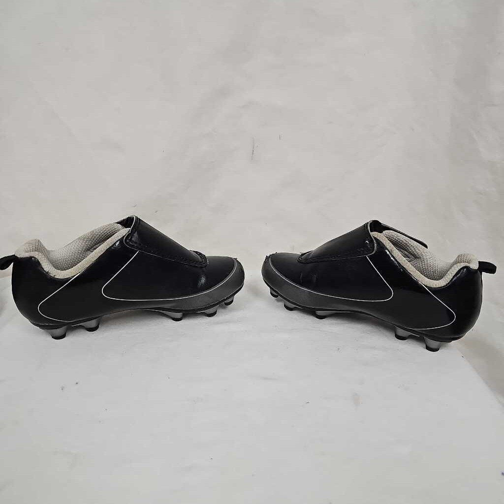 Carter's Velcro Youth Soccer Cleats, Size Y9