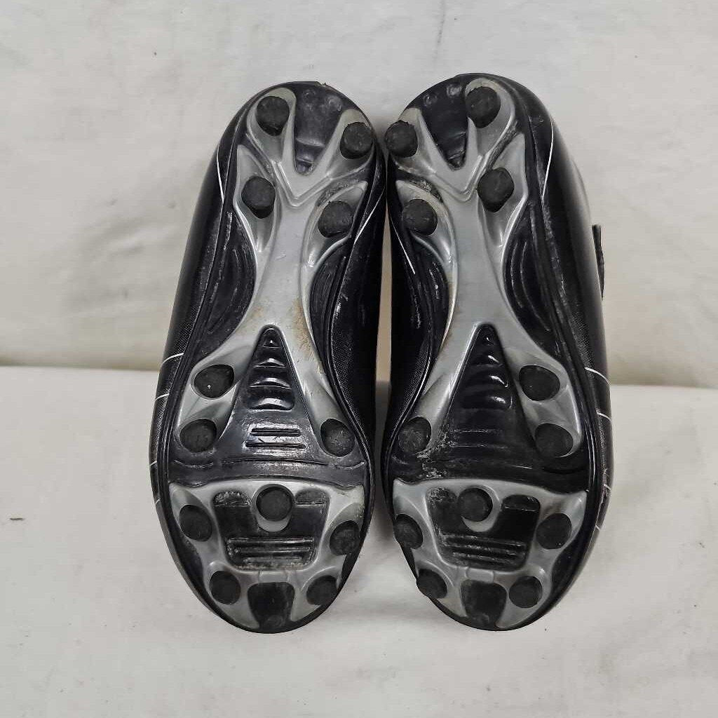 Carter's Velcro Youth Soccer Cleats, Size Y9