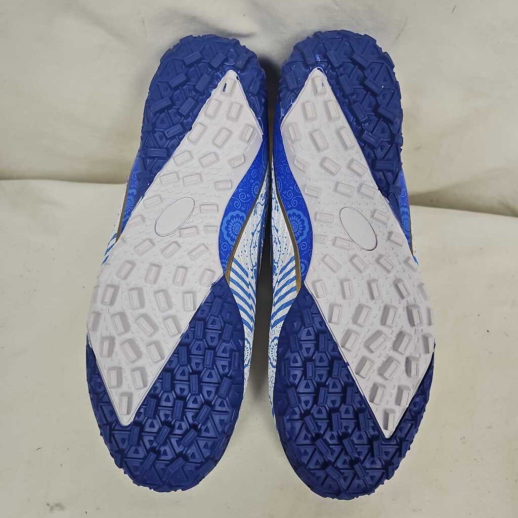 Generic Brand Futsol or Turf Shoes, Euro size 40