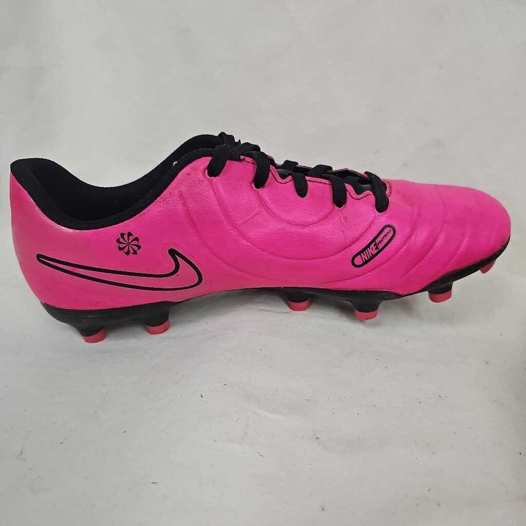 Nike Tiempo Soccer Cleats, Size 4