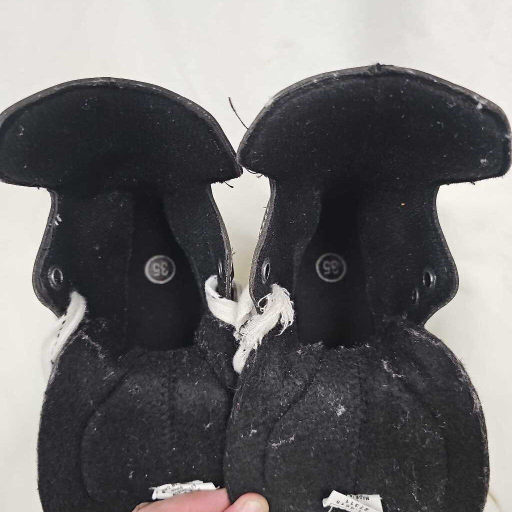 Tour TR700 Junior Hockey Skates, Size 2