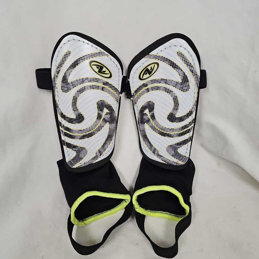 Athletic Works Stirrup Style Youth Soccer Shin Guards, Size Small