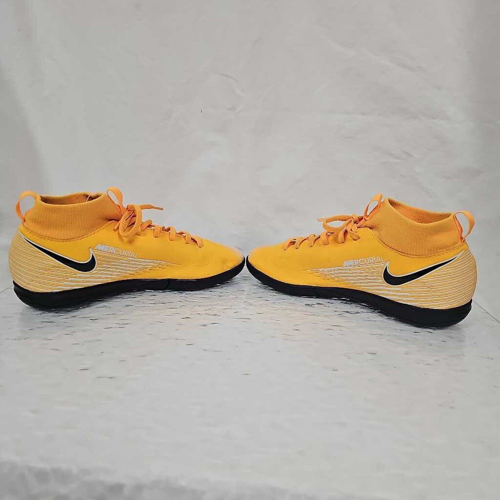 Nike Mercurial Flyknit, Size 3.5