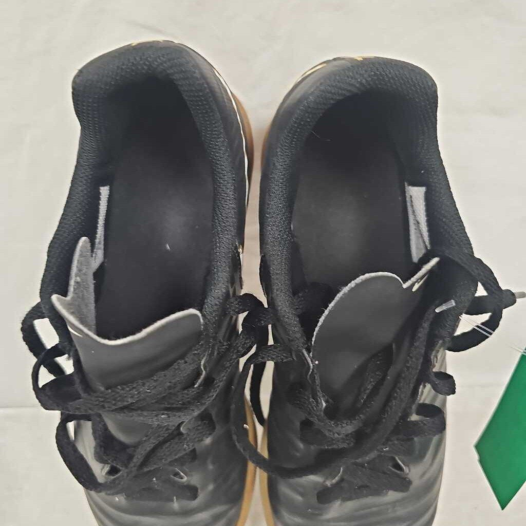 Nike Tiempo Indoor Soccer Shoes, Size 4.5
