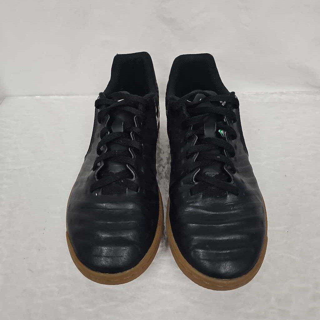 indoor soccer shoes size 4.5