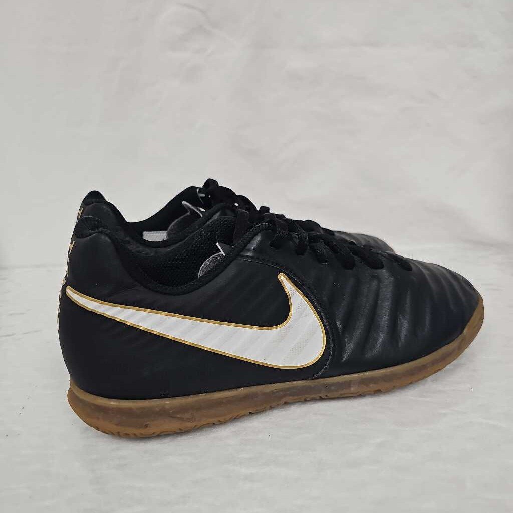 Nike Tiempo Indoor Soccer Shoes, Size 4.5