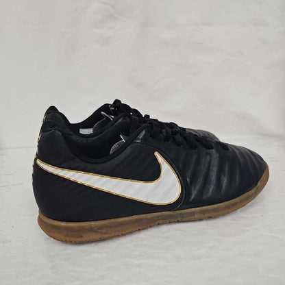 Nike Tiempo Indoor Soccer Shoes, Size 4.5