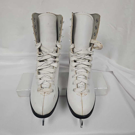 Womans Traditional Figure Skates, Size 7