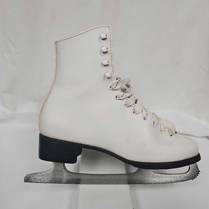 Womans Traditional Figure Skates, Size 7