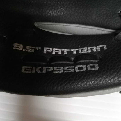 Easton Z-Flex T-Ball Glove, 9.5" RHT