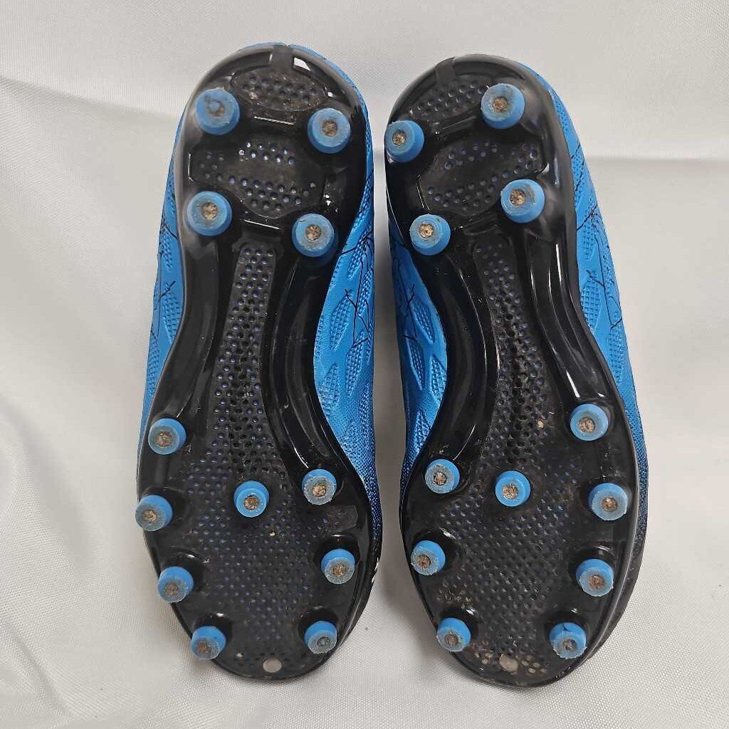 Deja Tu Huella Youth Soccer Cleats, Size Y10