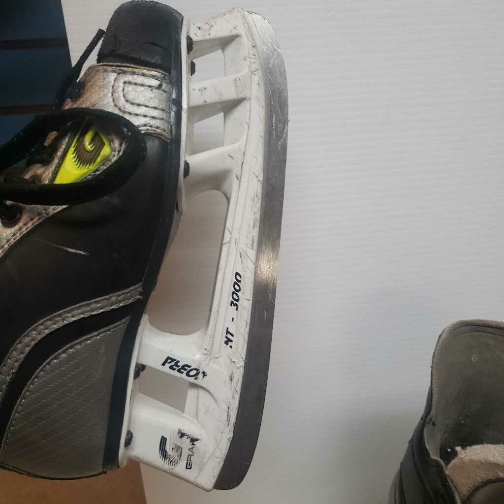 Graf Supra 301 Hockey Skates, Size 6