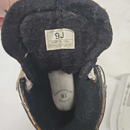 CCM 02 Youth Hockey Skates, Size Y9