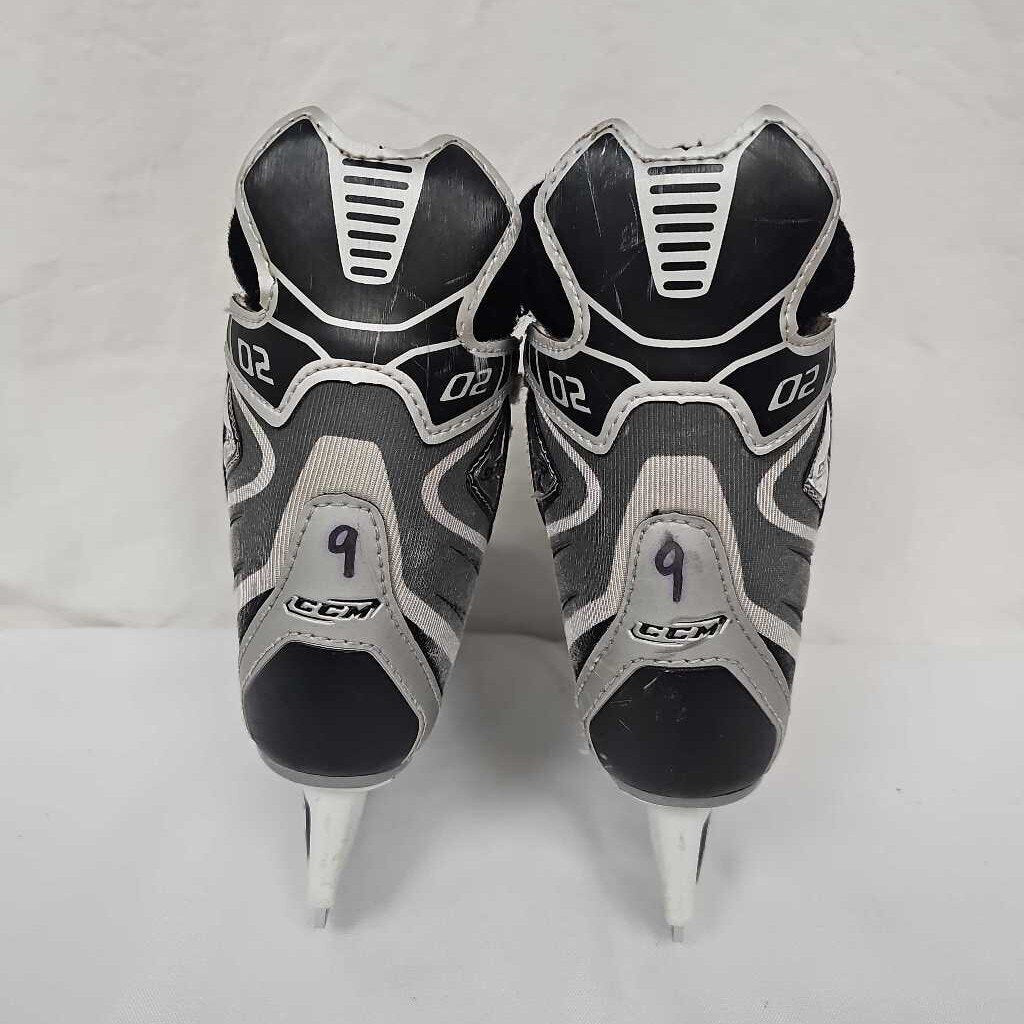 CCM 02 Youth Hockey Skates, Size Y9