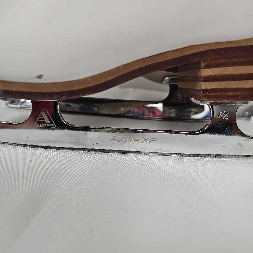 Jackson Competitor Figure Skates, Size 4 C