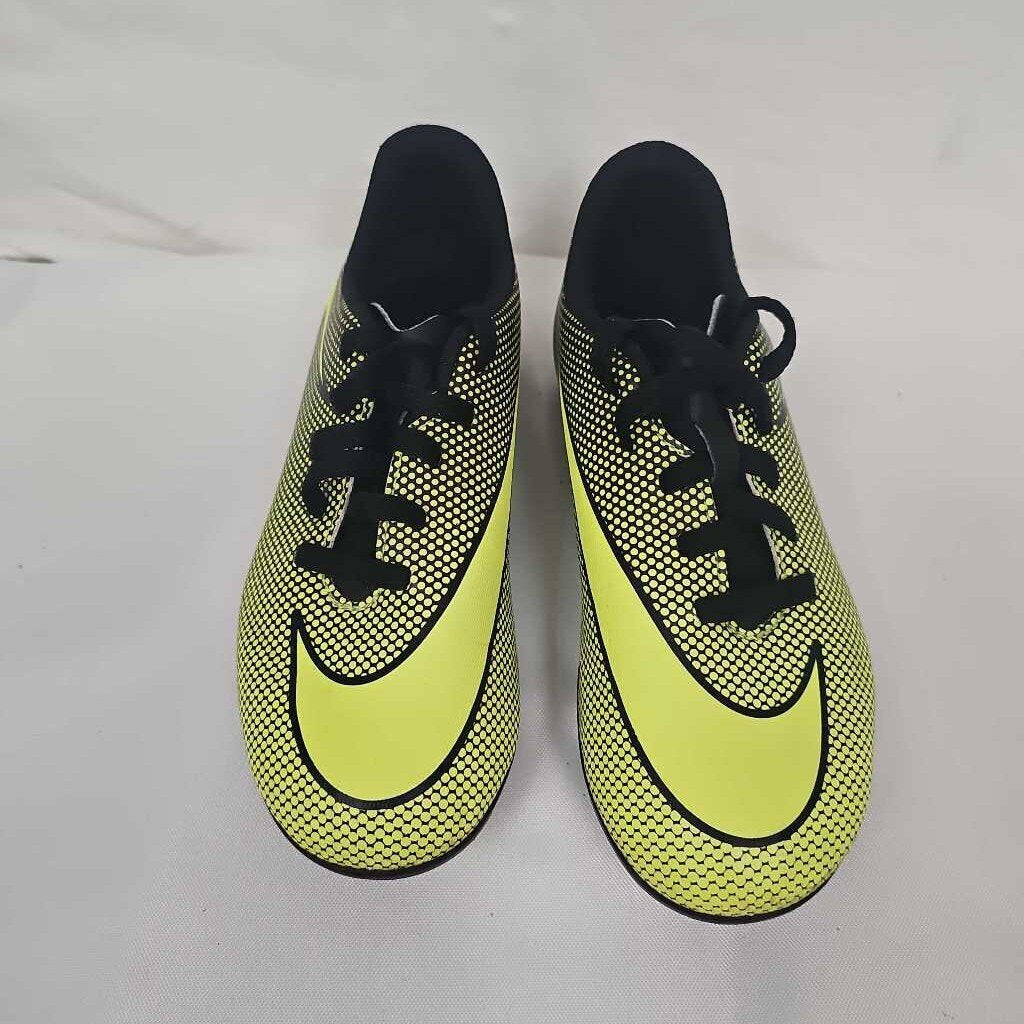 Nike Bravata 2 Soccer Cleats, SIze Y13