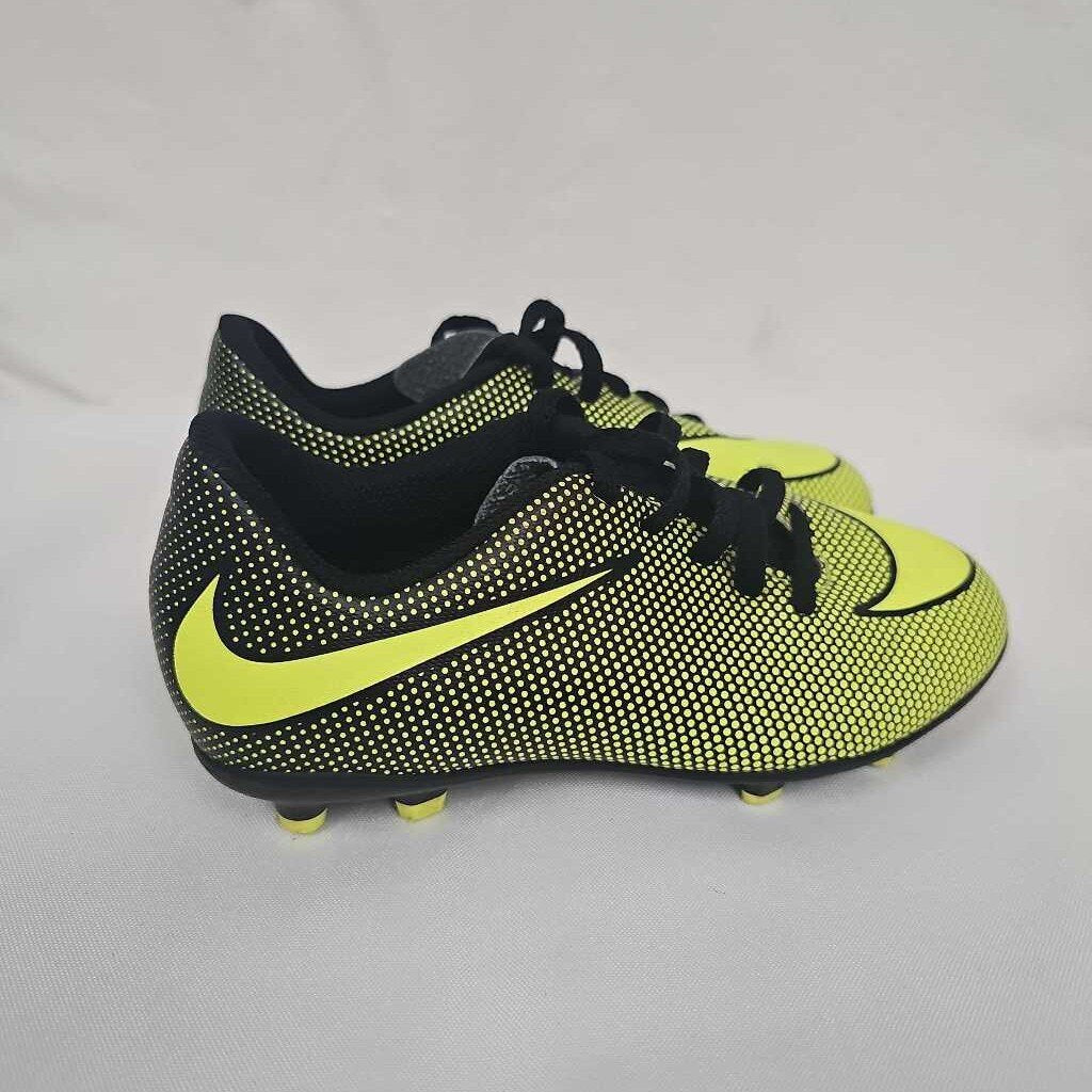 Nike Bravata 2 Soccer Cleats, SIze Y13