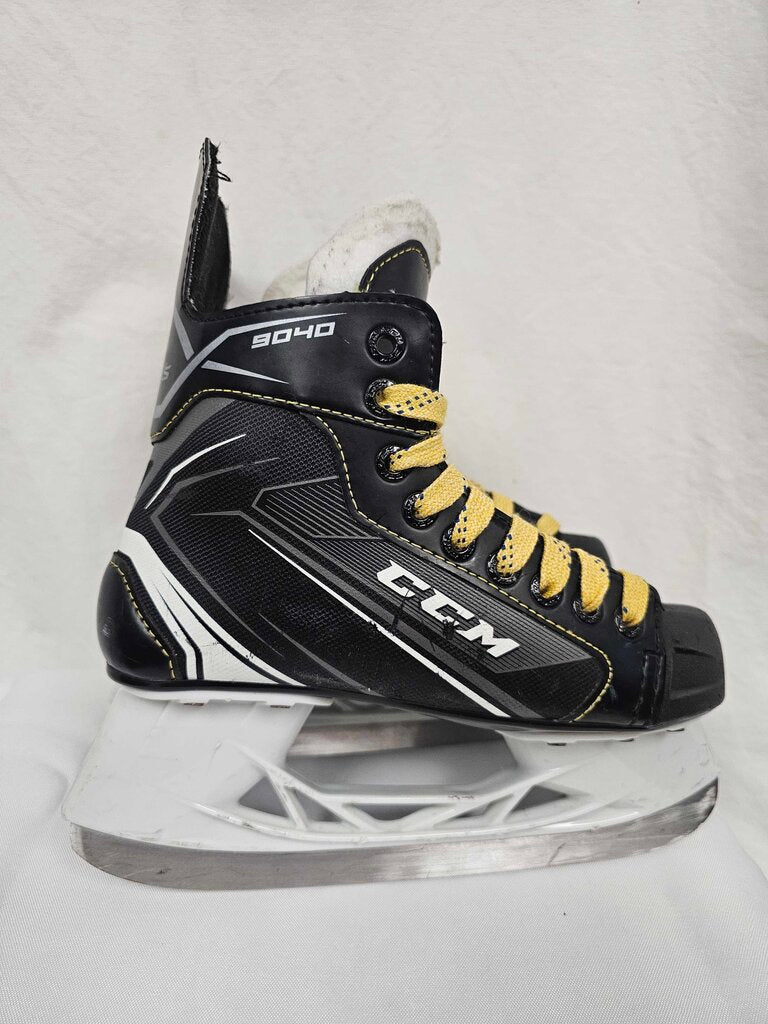CCM Tacks 9040 Junior Hockey Skates, Size 3