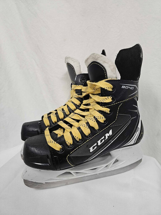 CCM Tacks 9040 Junior Hockey Skates, Size 3