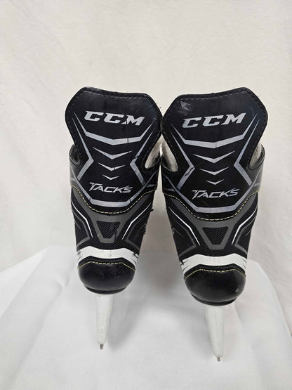 CCM Tacks 9040 Junior Hockey Skates, Size 3