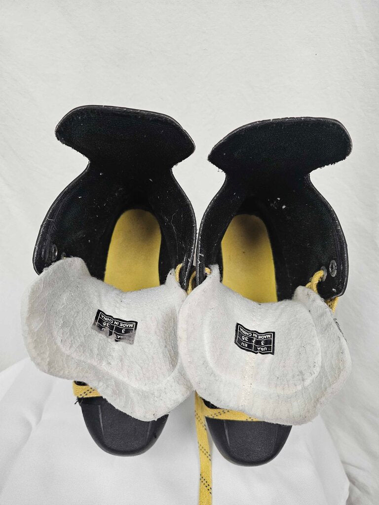 CCM Tacks 9040 Junior Hockey Skates, Size 3