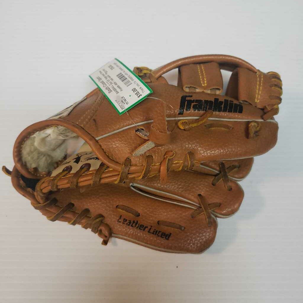Franklin 4609 T-Ball Glove - 9.5" Right Hand Throw