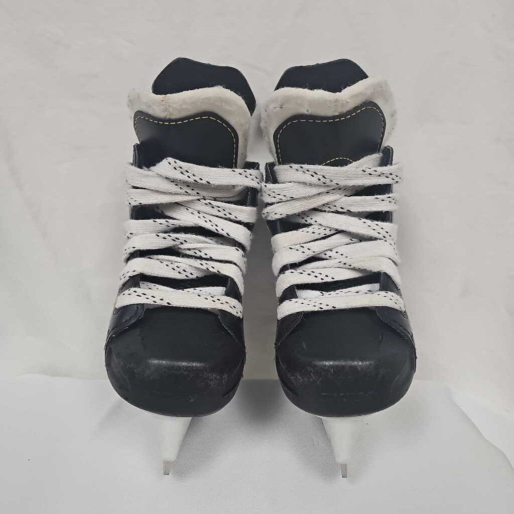 CCM Tacks 9040 Youth Hockey Skates, Size Y9