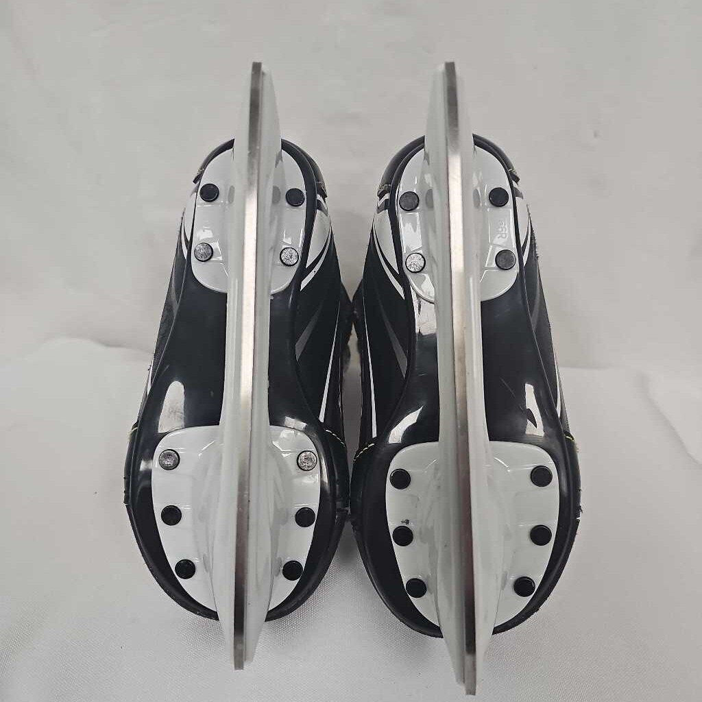 CCM Tacks 9040 Youth Hockey Skates, Size Y9