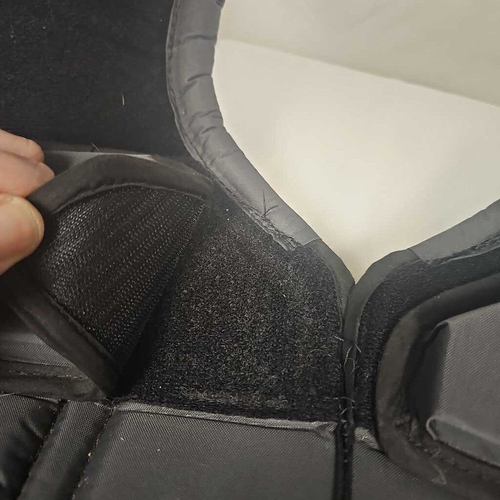 Douglas 24SW Adult Football Shoulder Pads, Size Medium