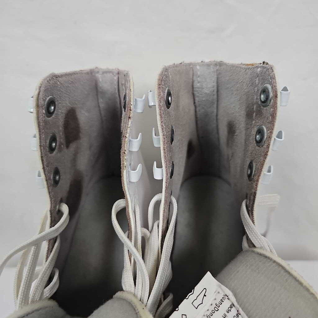 American Athletics Traditional Girls Figure Skates, Size Y13