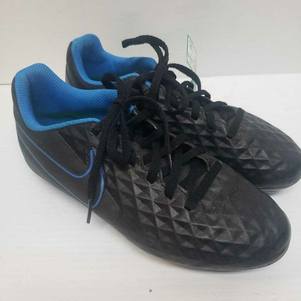 Nike Tiempo Soccer Cleats - 5.5