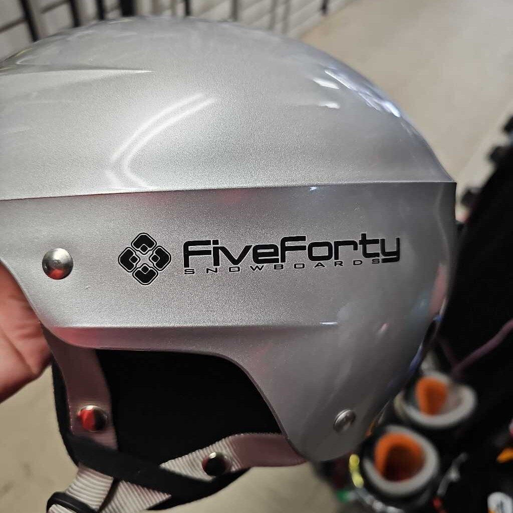 five forty snowboard helmet Drift Snow Stone Gray / M With its patented FTA (Fine Tune Adjustment) system Neptune 540 Snowboards