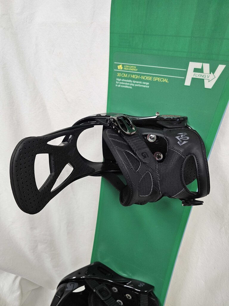 '13 Burton Custom Smalls 30 Snowboard w/ '12 Burton Freestyle One-Up Bindings | 130cm | Flying V | True-Twin