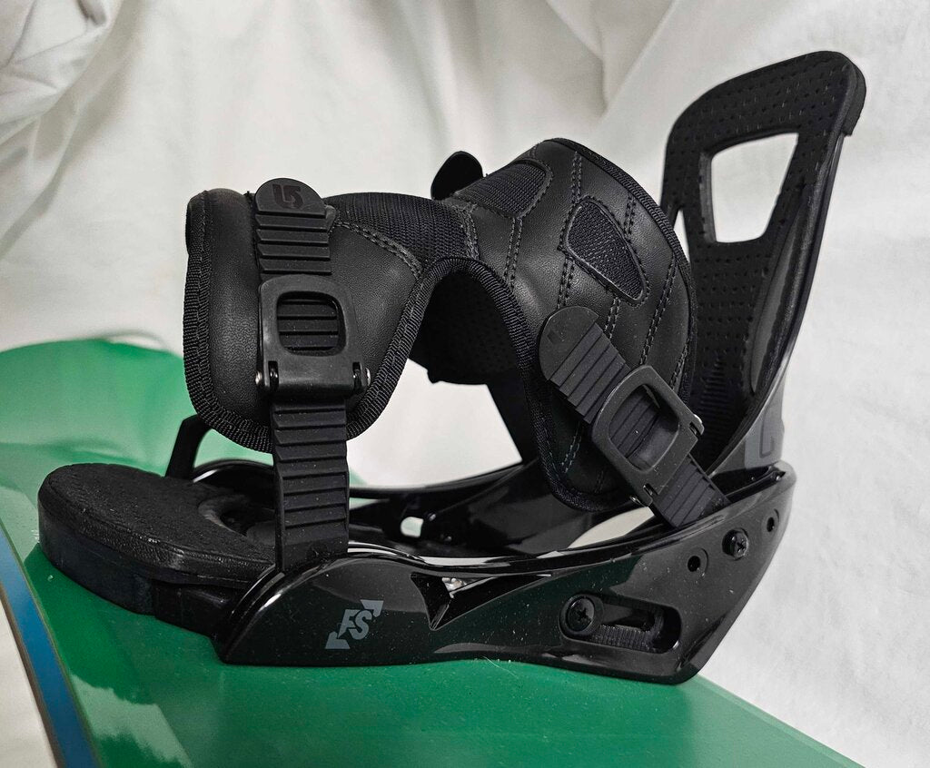 '13 Burton Custom Smalls 30 Snowboard w/ '12 Burton Freestyle One-Up Bindings | 130cm | Flying V | True-Twin