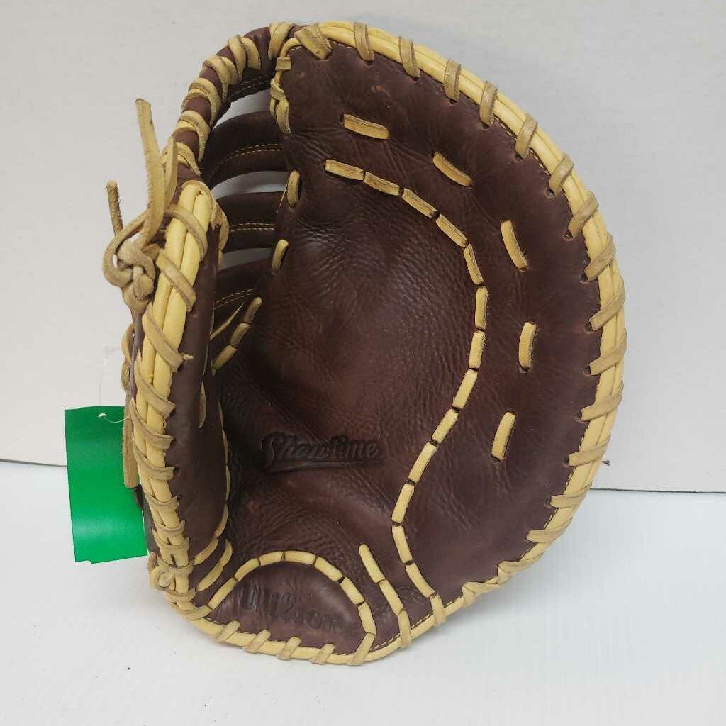 Wilson A800 Showtime First Baseman Mitt Senior RHT