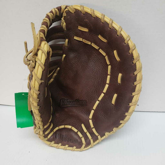 Wilson A800 Showtime First Baseman Mitt Senior RHT