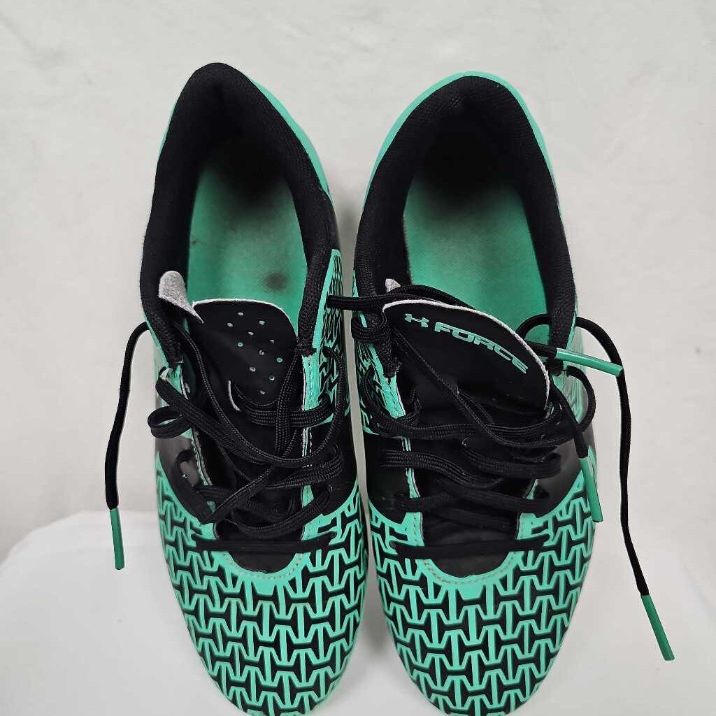 Under Armour Force Kids Soccer Cleats - size 4