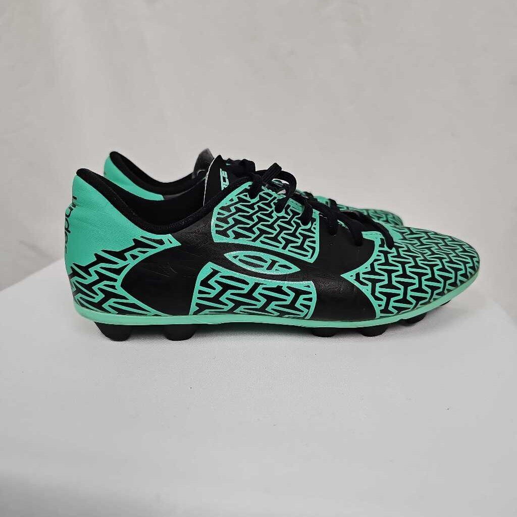 Under Armour Force Kids Soccer Cleats - size 4