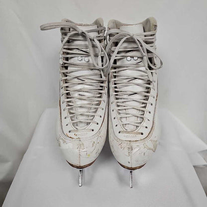 Jackson Elite 5200 Ladies Figure Skates w/ Ultima Mirage blades - 7.5 B