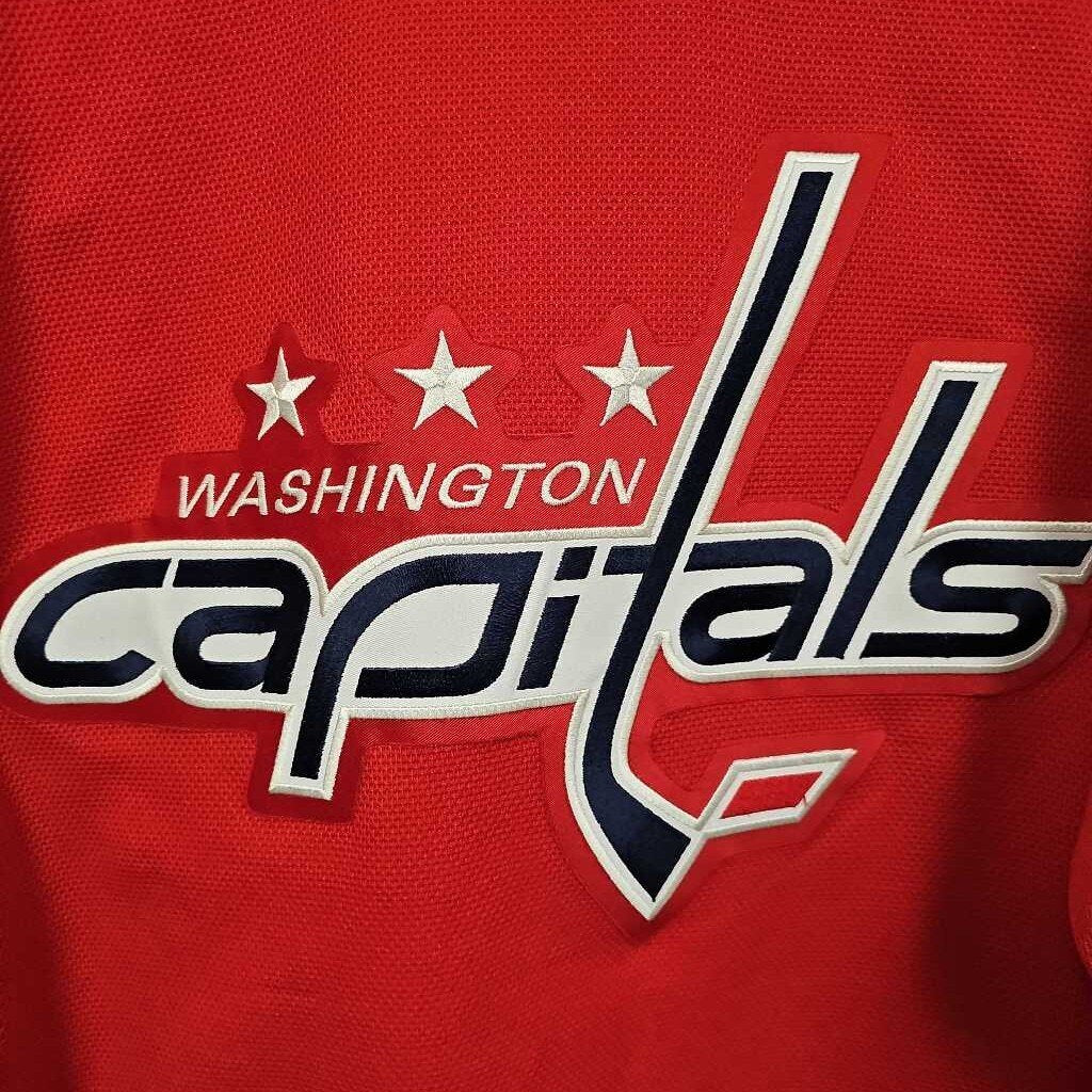Reebok Washington Capitals Hockey Jersey - Size Adult Medium