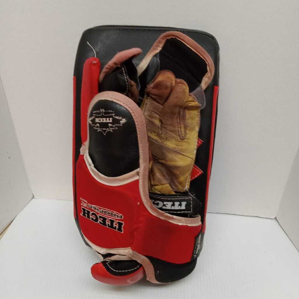 Itech Profile 9.1 Hockey Goalie Blocker Red/Black Size Senior(Fits Left Hand)