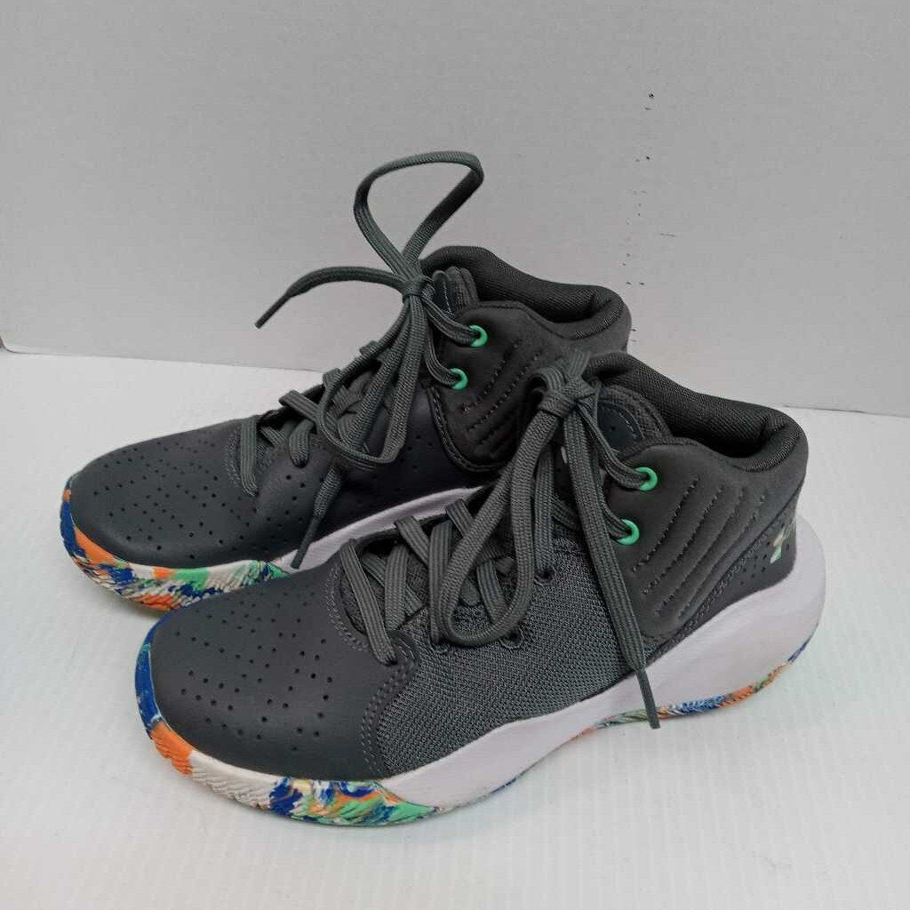 UA Jet 21 Model Art 3024794-111 Basket Ball Shoe Grey Size 4