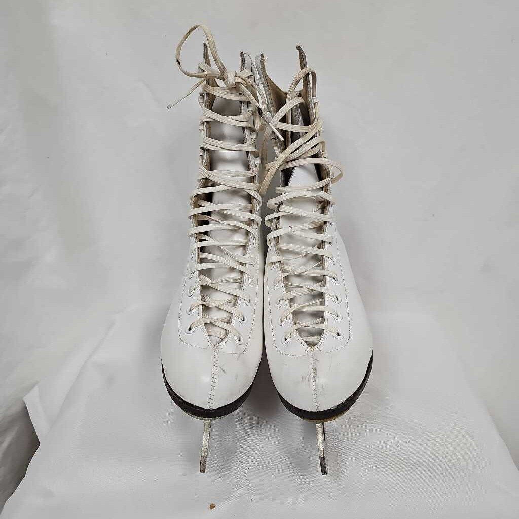 CCM Pastime Women's Figure Skates - Size 6.5